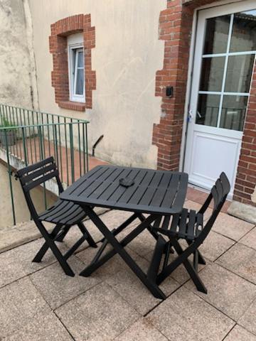 Appartement Avec Terrasse Gien Buitenkant foto